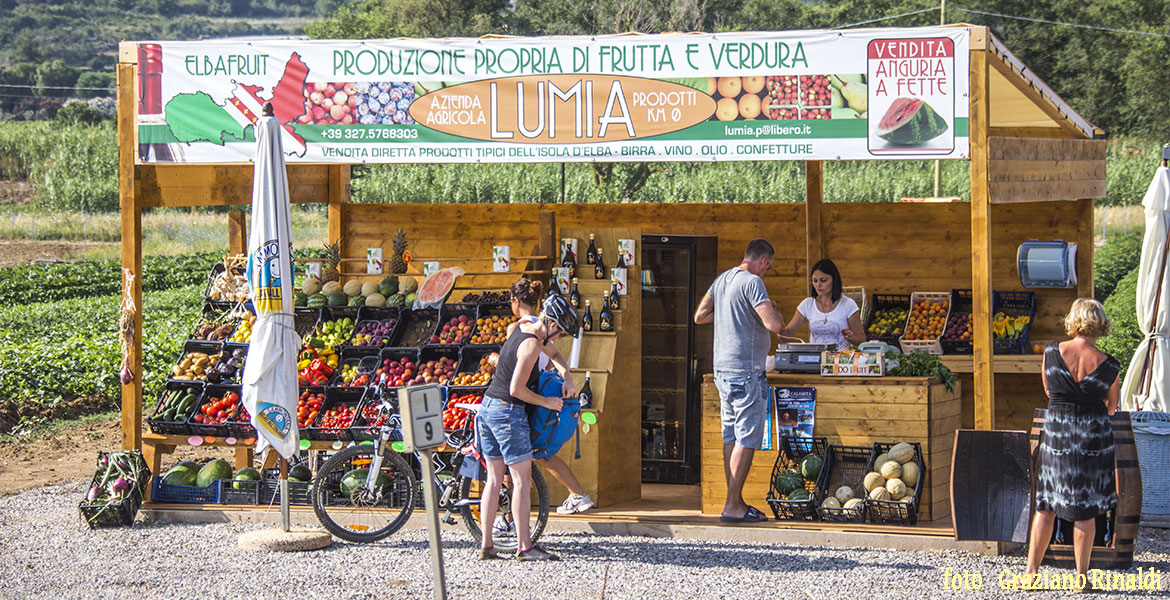 Isola d'Elba_Frutta e verdura locale_il banco di Lumia a Mola Porto Azzurro