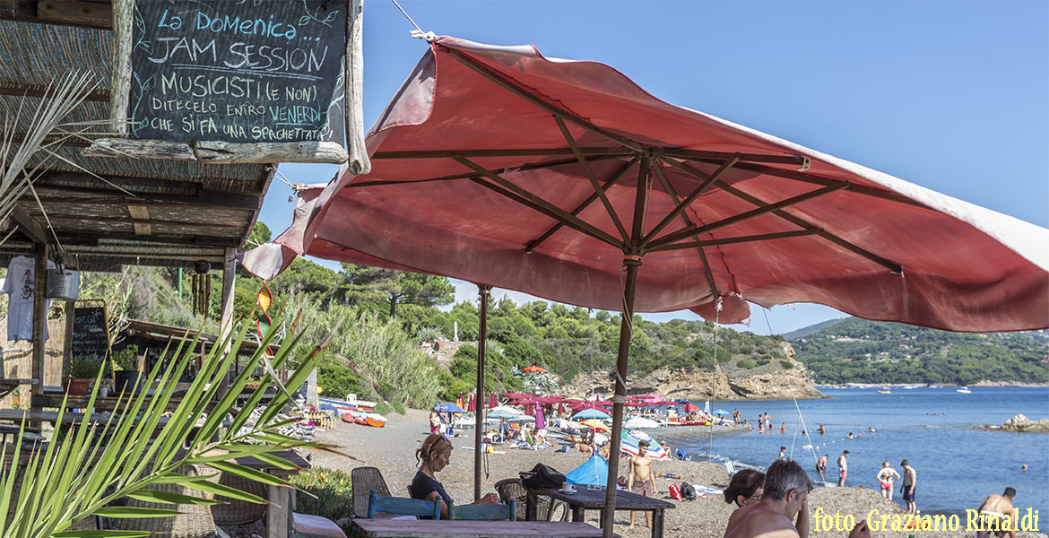 Spiagge dell'isola d'Elba_Norsi_al bar ristorante sulla spiaggia