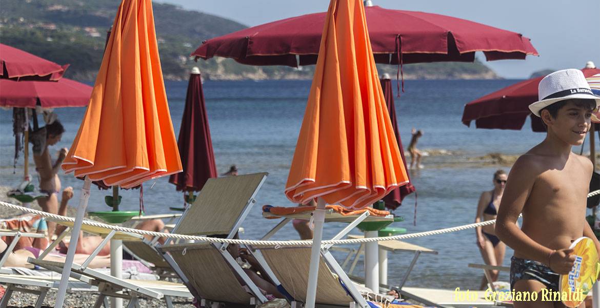 Spiagge dell'isola d'Elba_Norsi_lo stabilimento balneare sulla spiaggia