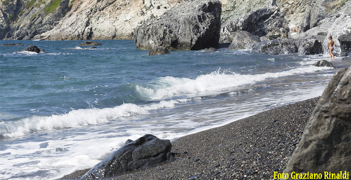 foto colori spiaggia Le tombe di marina di campo all'isola d'Elba