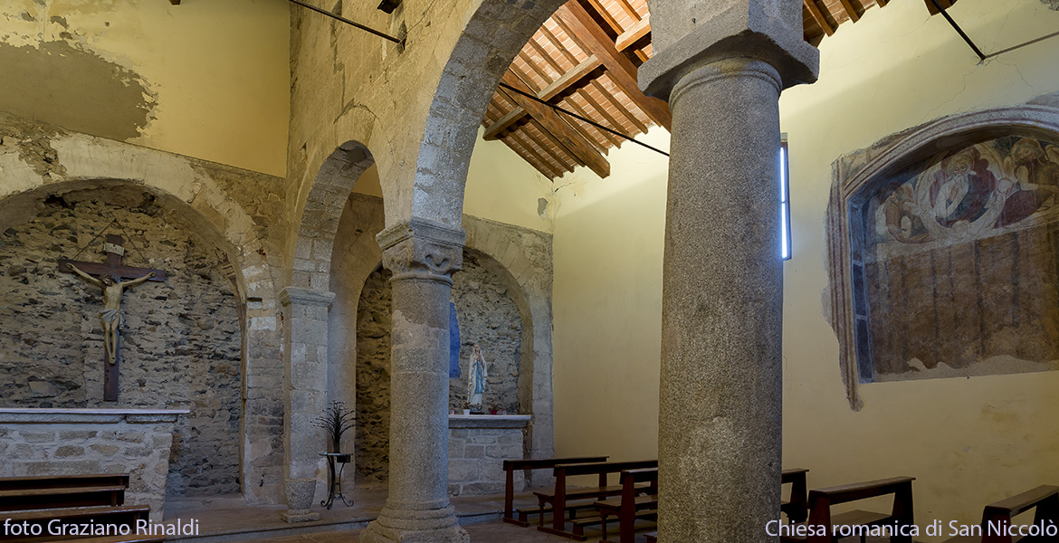 interni chiesa san Niccolò san Piero isola d'Elba