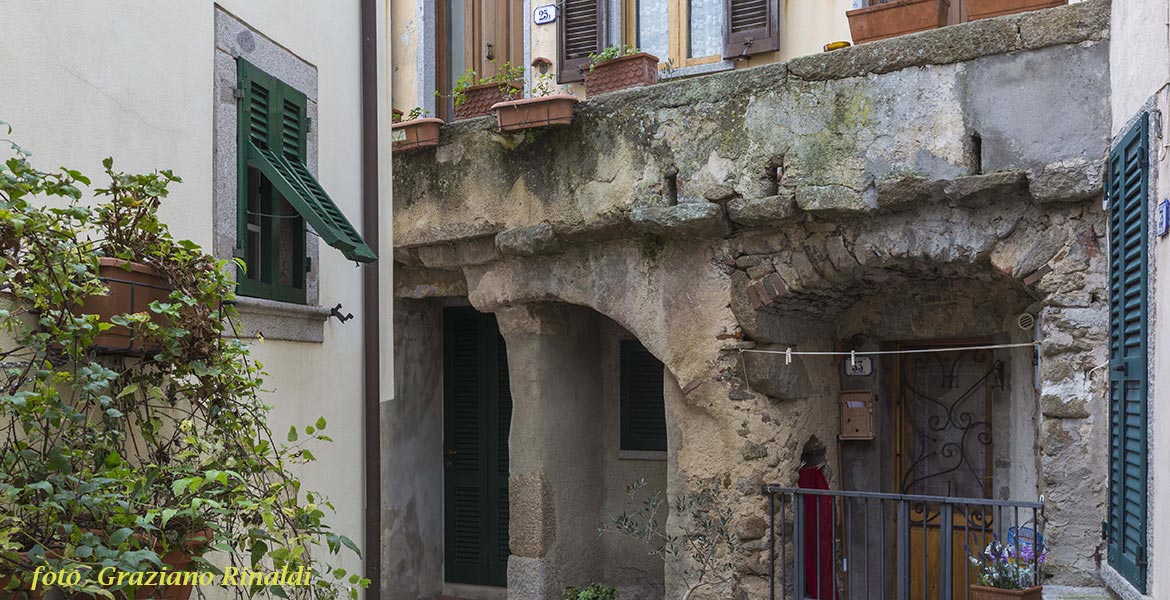 vicolo medioevale a san piero Elba