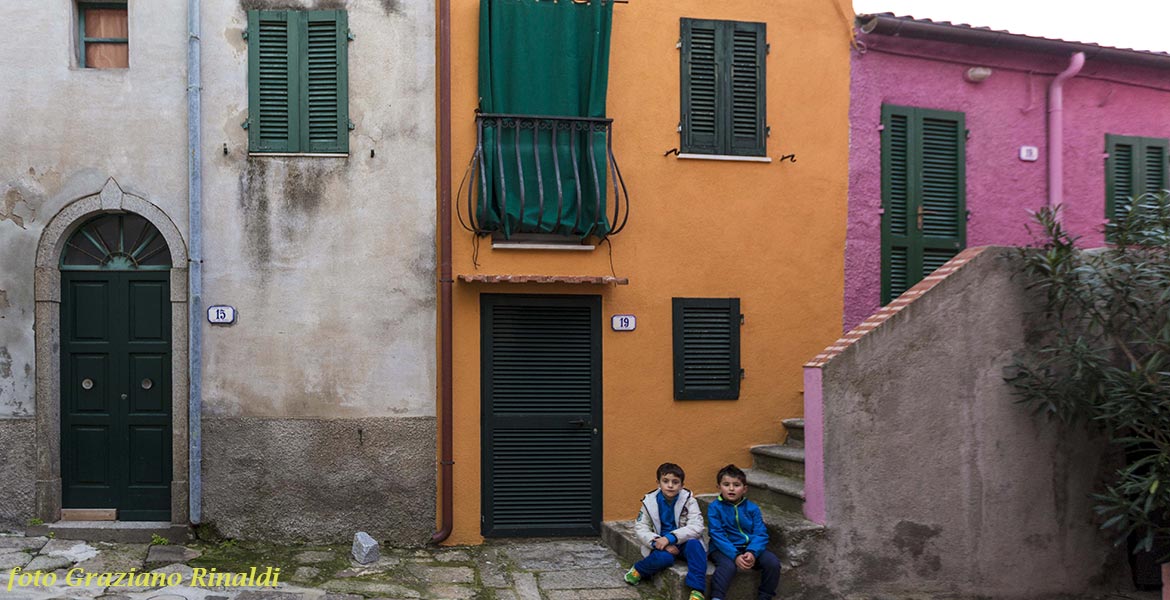 case multicolori a san piero isola d'elba