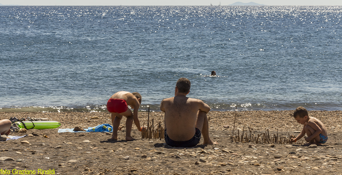 padre con figli a cala seregola