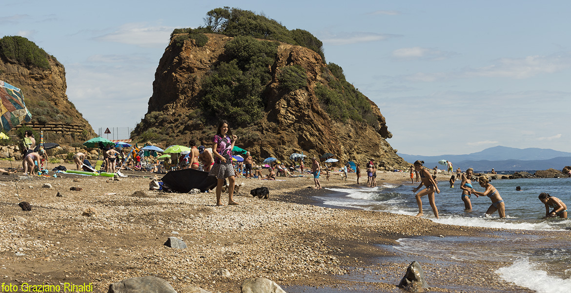 bagnanti spiaggia cala seregola