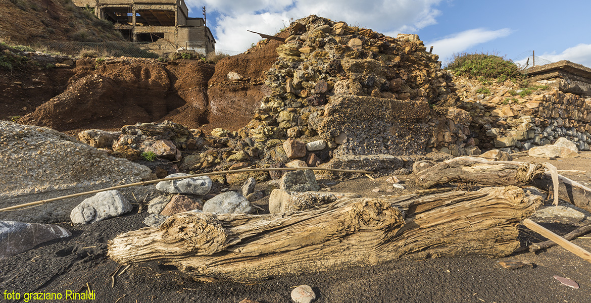 vecchi edifici minerari a rio marina cala seregola