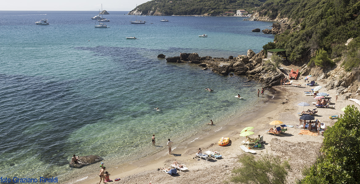 spiaggia di viticcio sotto l'hotel d'estate