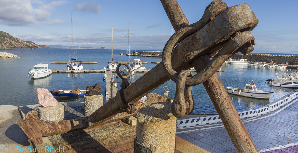 porto di rio marina ancora