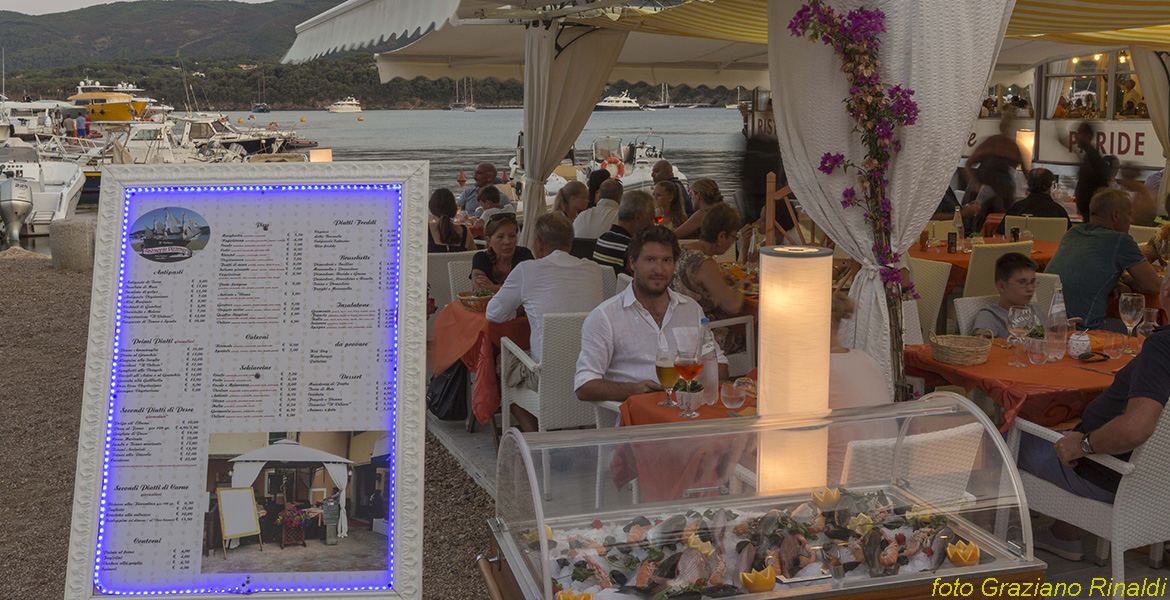 Porto Azzurro Isola d'Elba - al ristorante sul mare