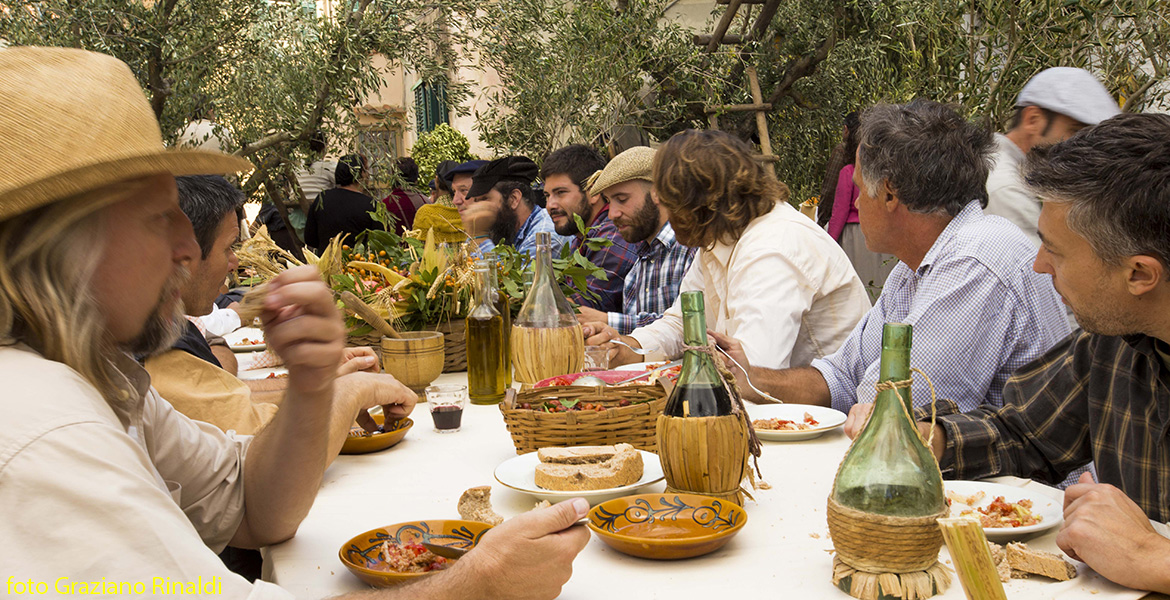 Capoliveri isola d'Elba_Festa dell'uva_pranzo conviviale