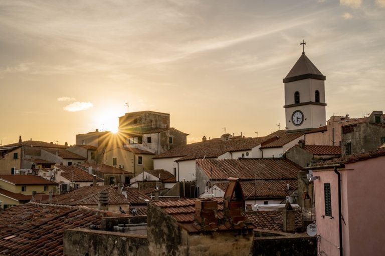 Foto: Là sulla collina, il borgo di Capoliveri