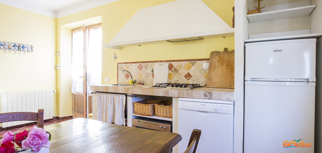 Marina di Campo, Elba, Einfamilienhaus, eine KÃ¼chenzeile mit Esstisch