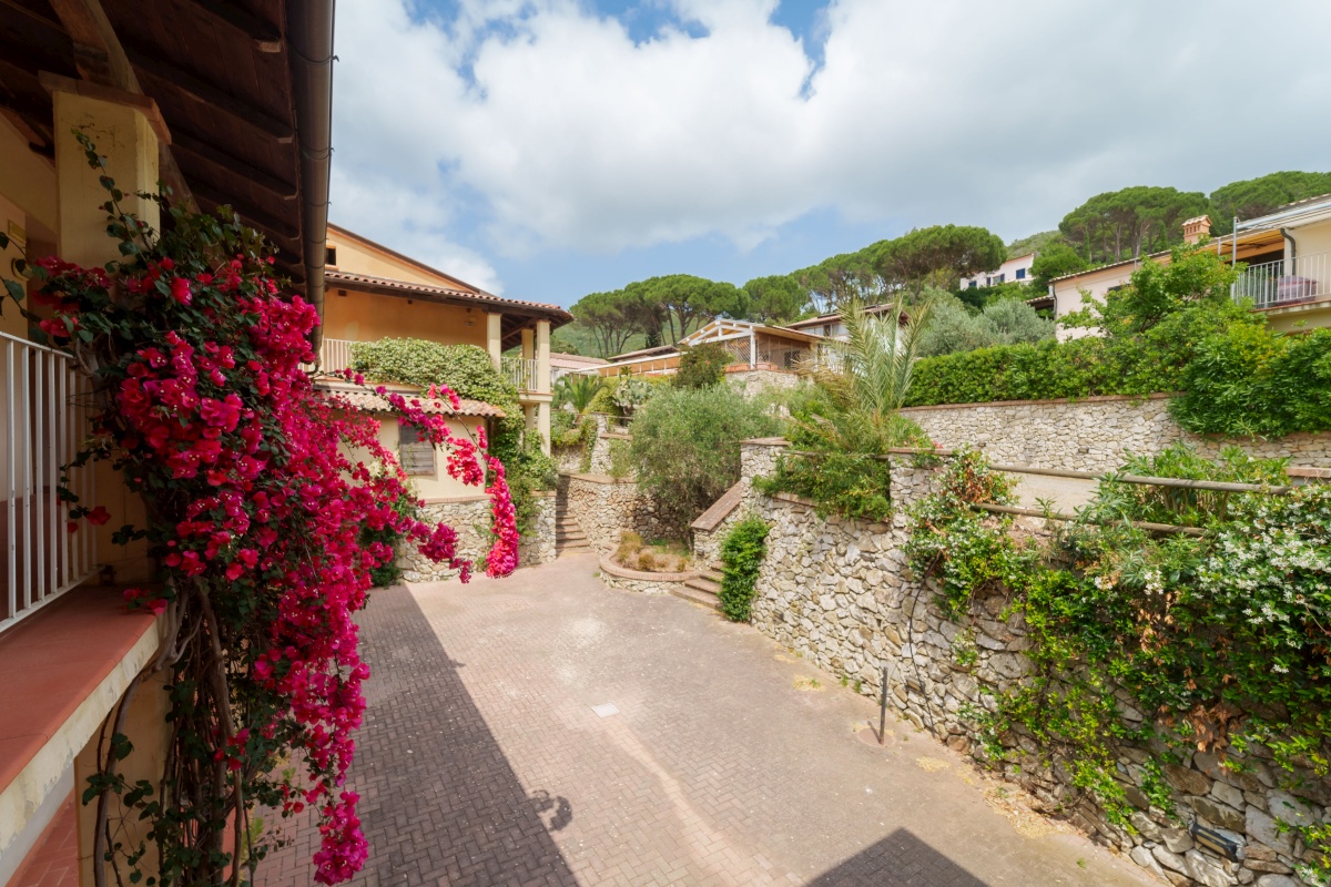 Relais Nisportino - Borgo Alloro Fonte ed Aida