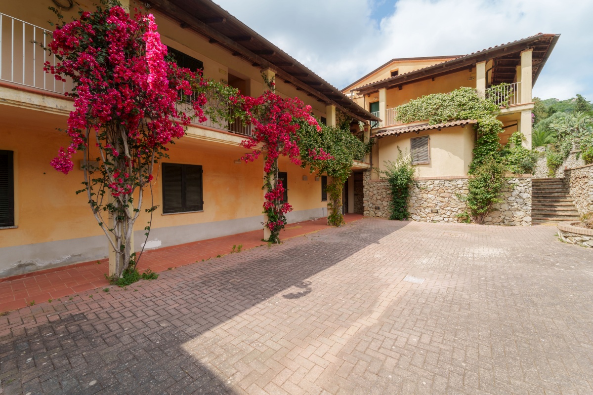 Relais Nisportino - Borgo Alloro Fonte ed Aida