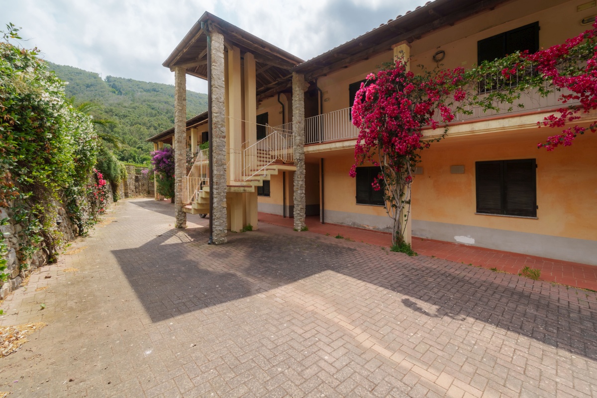 Relais Nisportino - Borgo Alloro Fonte ed Aida